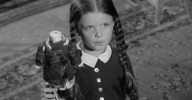 Muere la actriz quien interpretó a la primera Merlina Addams de la historia