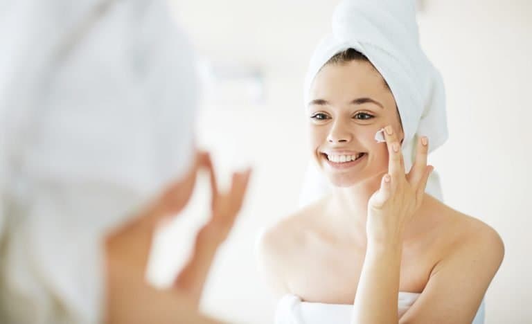 Belleza 2025: piel radiante, maquillaje creativo y rutinas personalizadas
