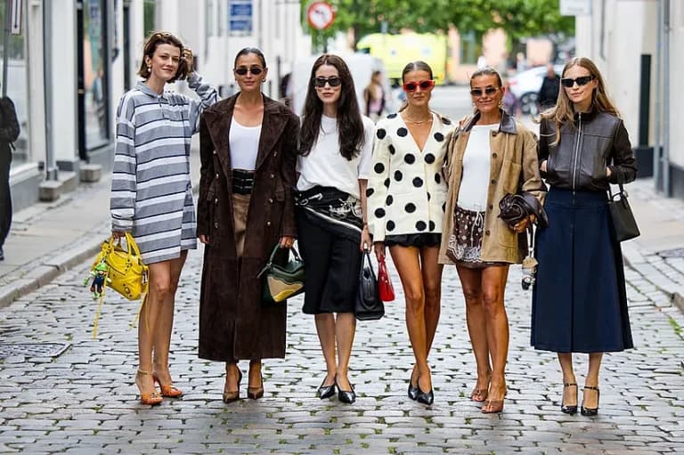Moda Primavera 2026: brillo, libertad y mucho street style