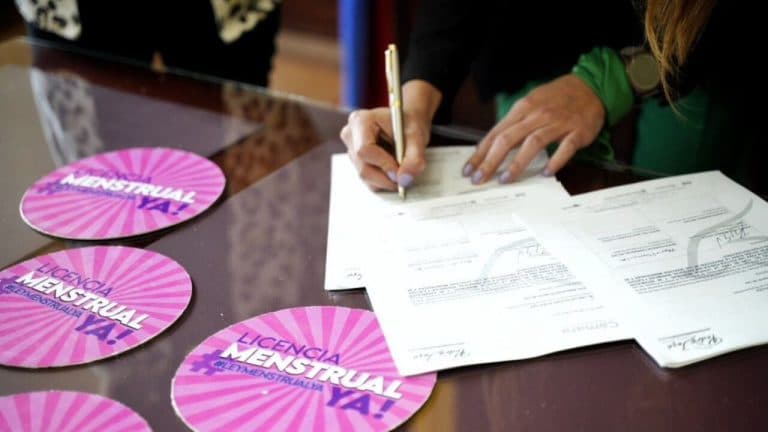 El mundo avanza hacia la licencia menstrual, mientras Guatemala aún observa desde la distancia