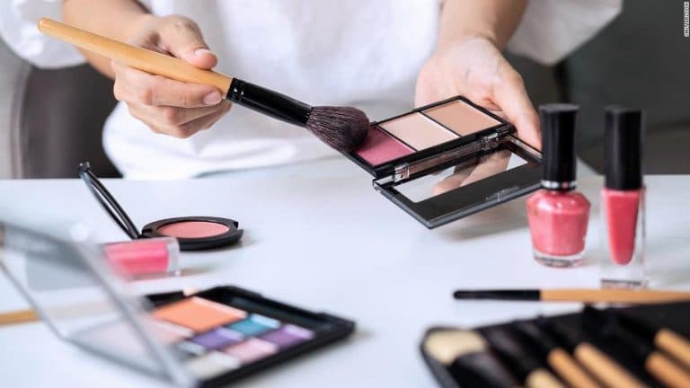 Químicos en cosméticos y envases fueron vinculados a partos prematuros