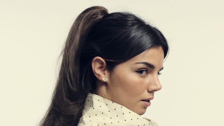 Mafalda Cardenal lanza videoclip con estética setentera