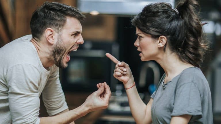 Relaciones tóxicas pueden envejecer el cuerpo hasta un año