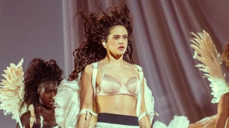Rosalía deja reflexión sobre las relaciones abiertas durante concierto en Río