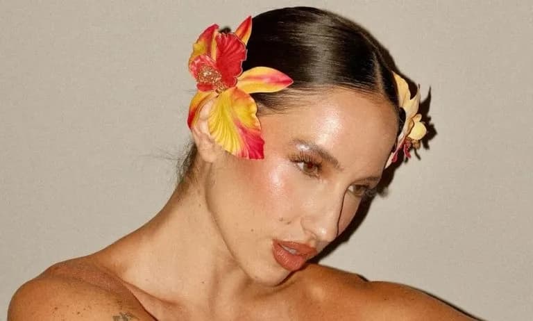 Aria Vega firma con Warner Music Latina tras nominación al Latin Grammy