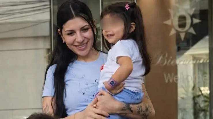 Nodal busca impedir fotos de su hija Inti en redes sociales