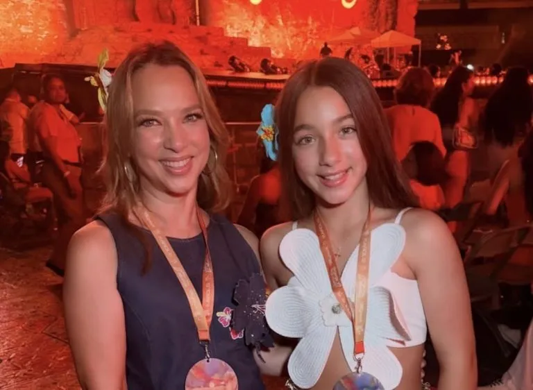 Adamari López responde a críticas por el look de su hija en concierto de Karol G