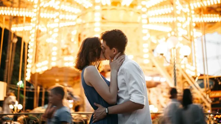 ¿Tu pareja te muerda los labios al besarte? Esto revela de su personalidad
