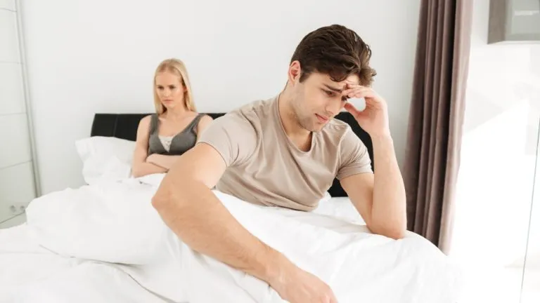 Lo que siente un hombre cuando descubre que estás fingiendo un orgasmo