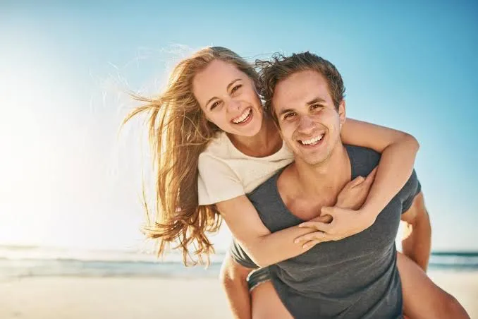 Tipos de mujeres que los hombres guapos y exitosos buscan para casarse