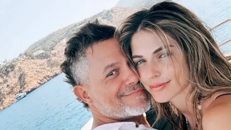 Stephanie Cayo luce nuevo anillo: hay rumores de boda con Alejandro Sanz