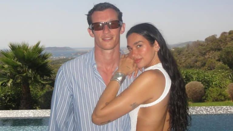 Dua Lipa y Callum Turner se casarían en junio en Sicilia
