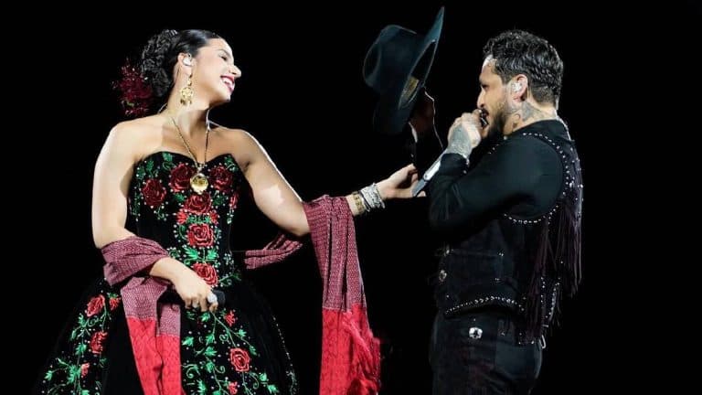 Christian Nodal y Ángela Aguilar cantan “muy enamorados” en su aniversario