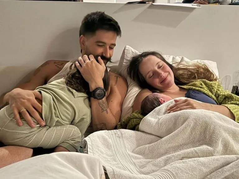 Camilo explica por qué oculta en público el rostro de sus hijas: “Es una tortura”