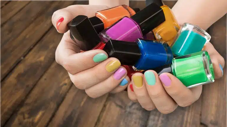 ¿Tu esmalte de uñas puede hacerte subir de peso? La respuesta es: sí