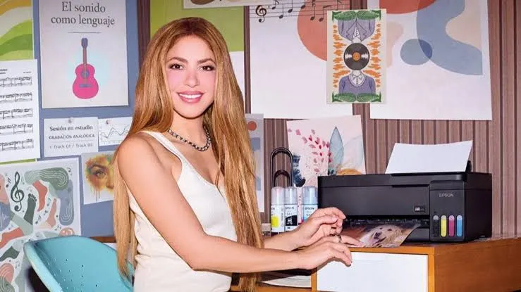 Shakira: dos títulos universitarios, siete idiomas, madre de dos niños y estrella internacional